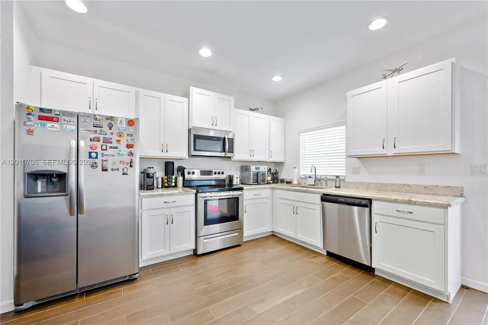 1106 NW 40th Ter, Lauderhill FL 33313 photo 3
