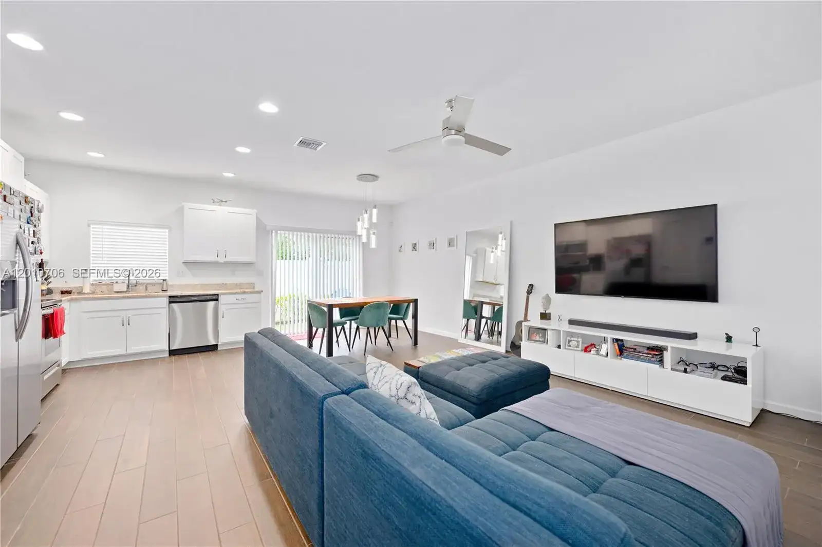1106 NW 40th Ter, Lauderhill FL 33313 photo 5
