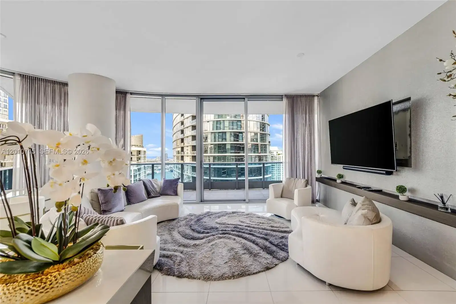200 Biscayne Boulevard Way # 4401, Miami FL 33131 photo 2