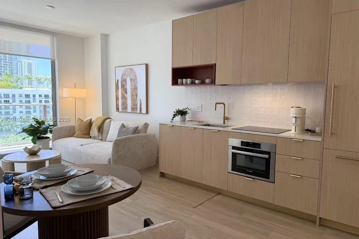 90 NE 32 # 803, Miami FL 33137