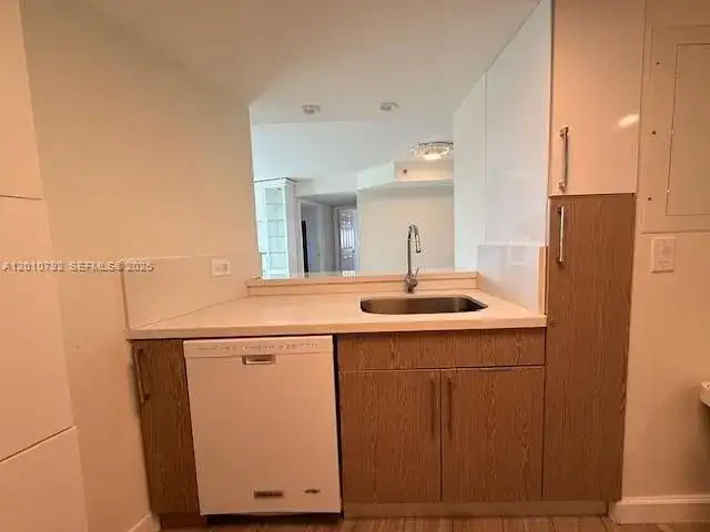 2415 NW 16th St Rd # 1, Miami FL 33125 photo 2