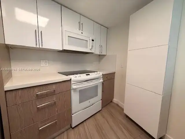 2415 NW 16th St Rd # 1, Miami FL 33125 photo 3