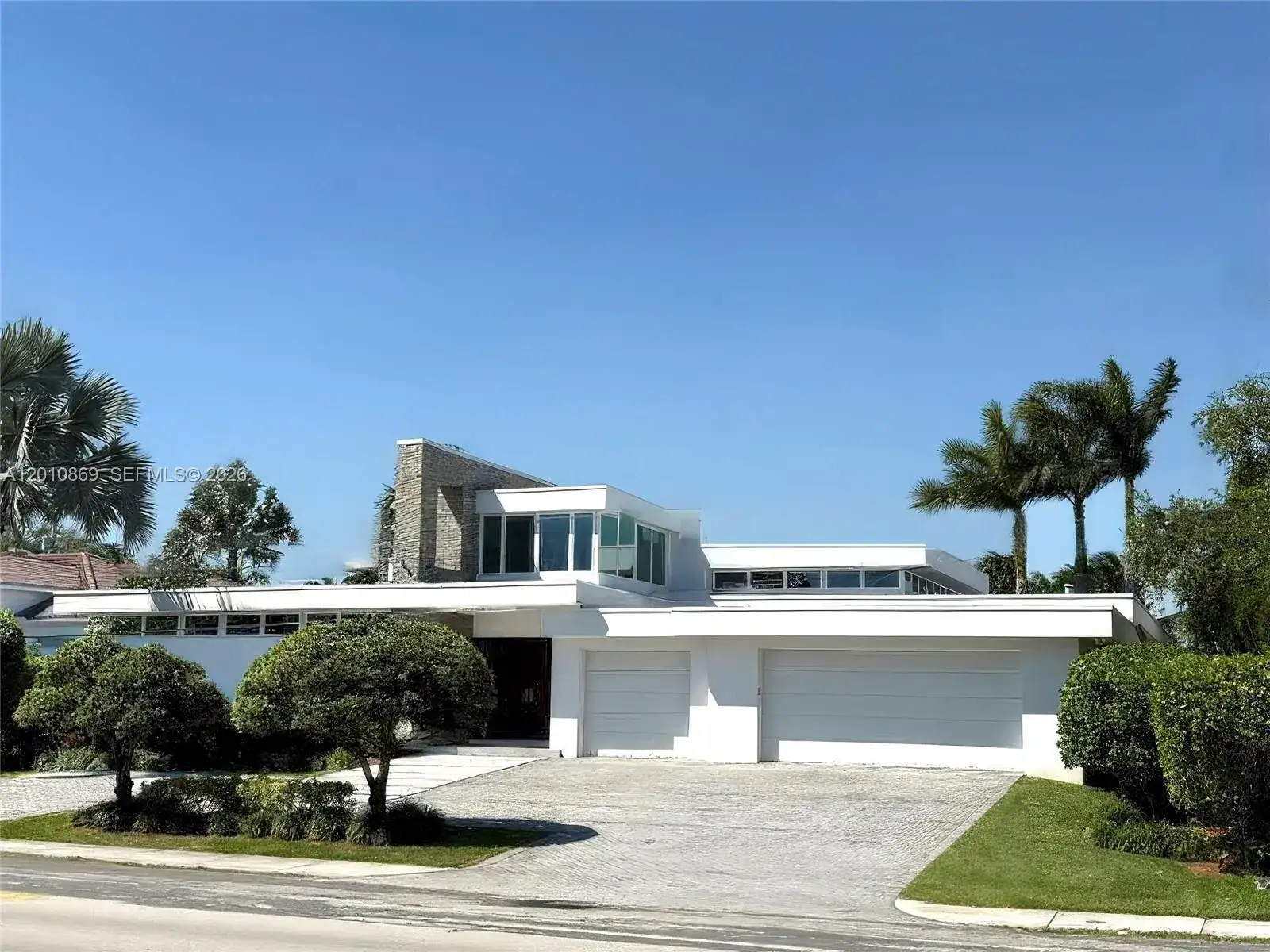 907 Diplomat Pkwy, Hallandale Beach FL 33009 photo 2