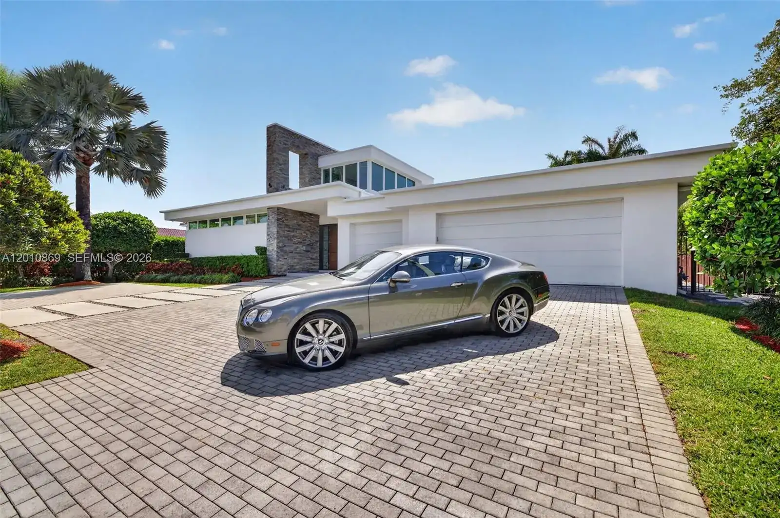 907 Diplomat Pkwy, Hallandale Beach FL 33009 photo 3