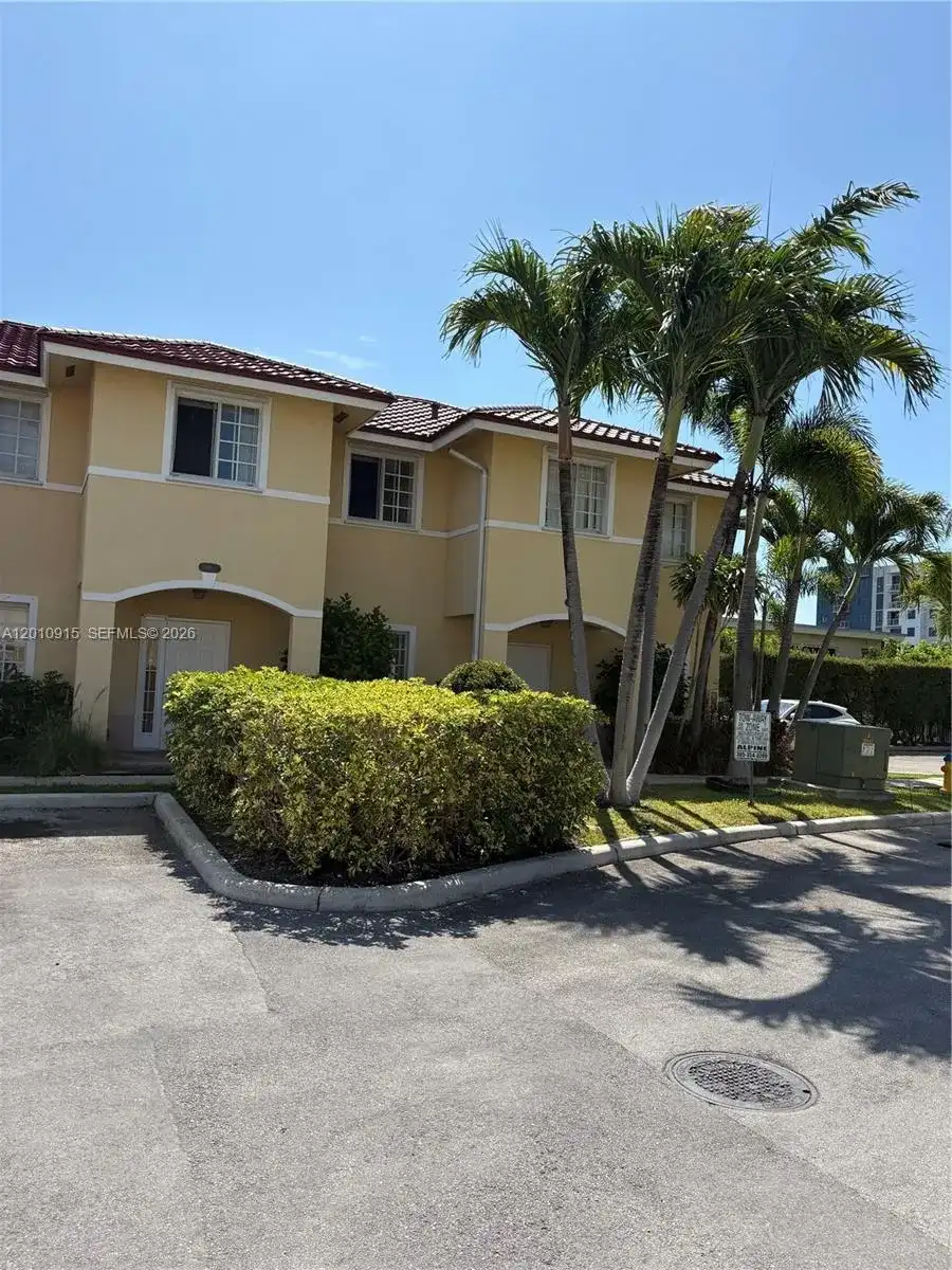 2086 NE 167th St # 108, North Miami Beach FL 33162