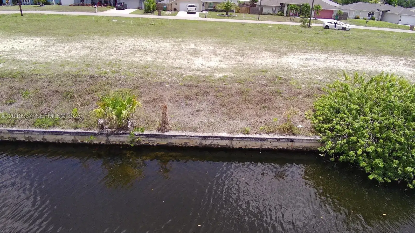 1020 SE 13th Ave, Cape Coral FL 33990 photo 2
