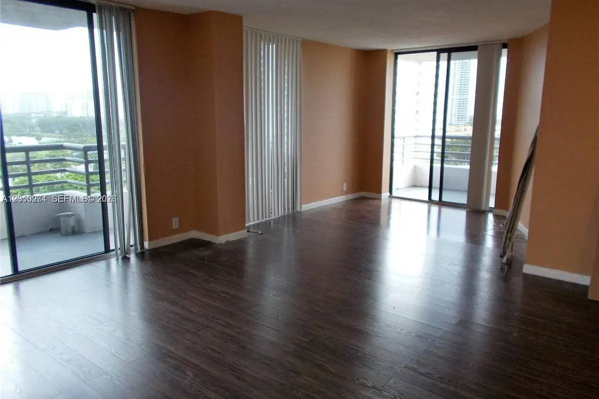 3300 NE 191st St # 912, Aventura FL 33180