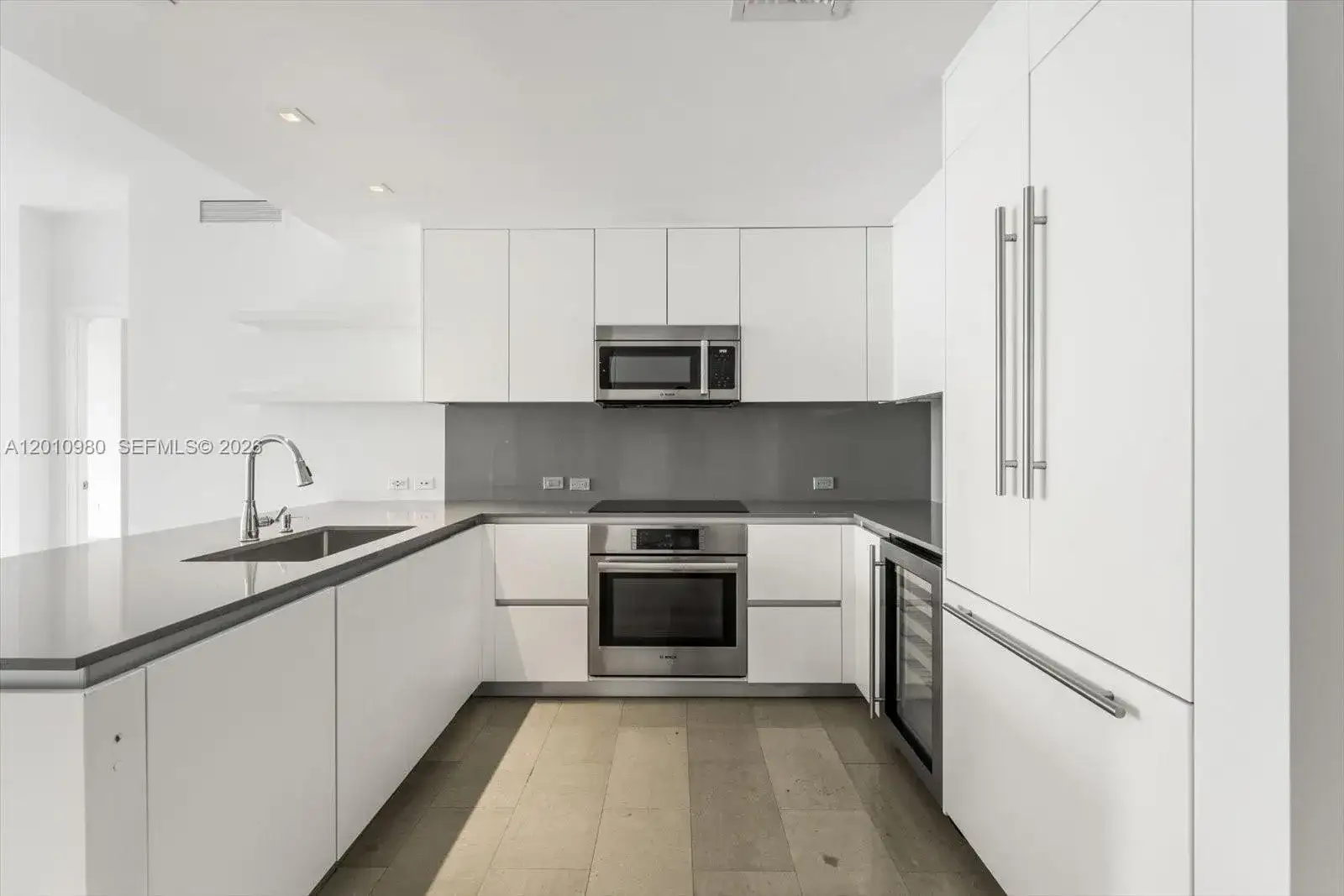 68 SE 6th St # 2304, Miami FL 33131 photo 2