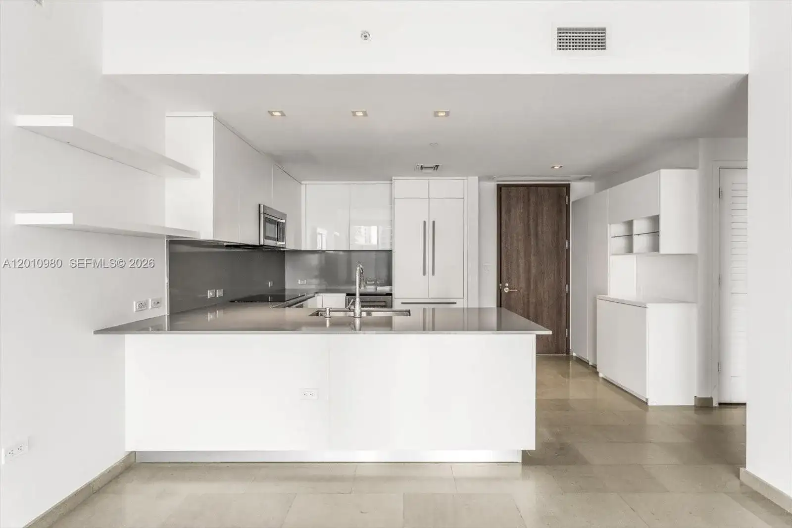 68 SE 6th St # 2304, Miami FL 33131 photo 3