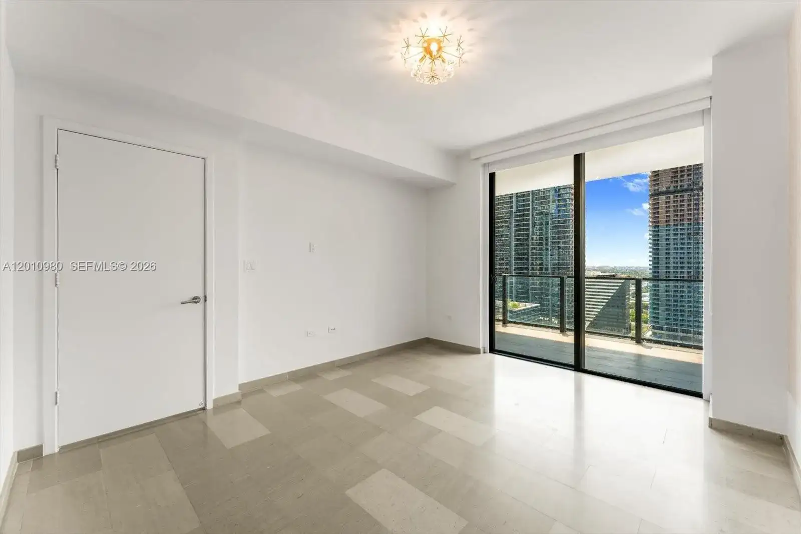 68 SE 6th St # 2304, Miami FL 33131 photo 4