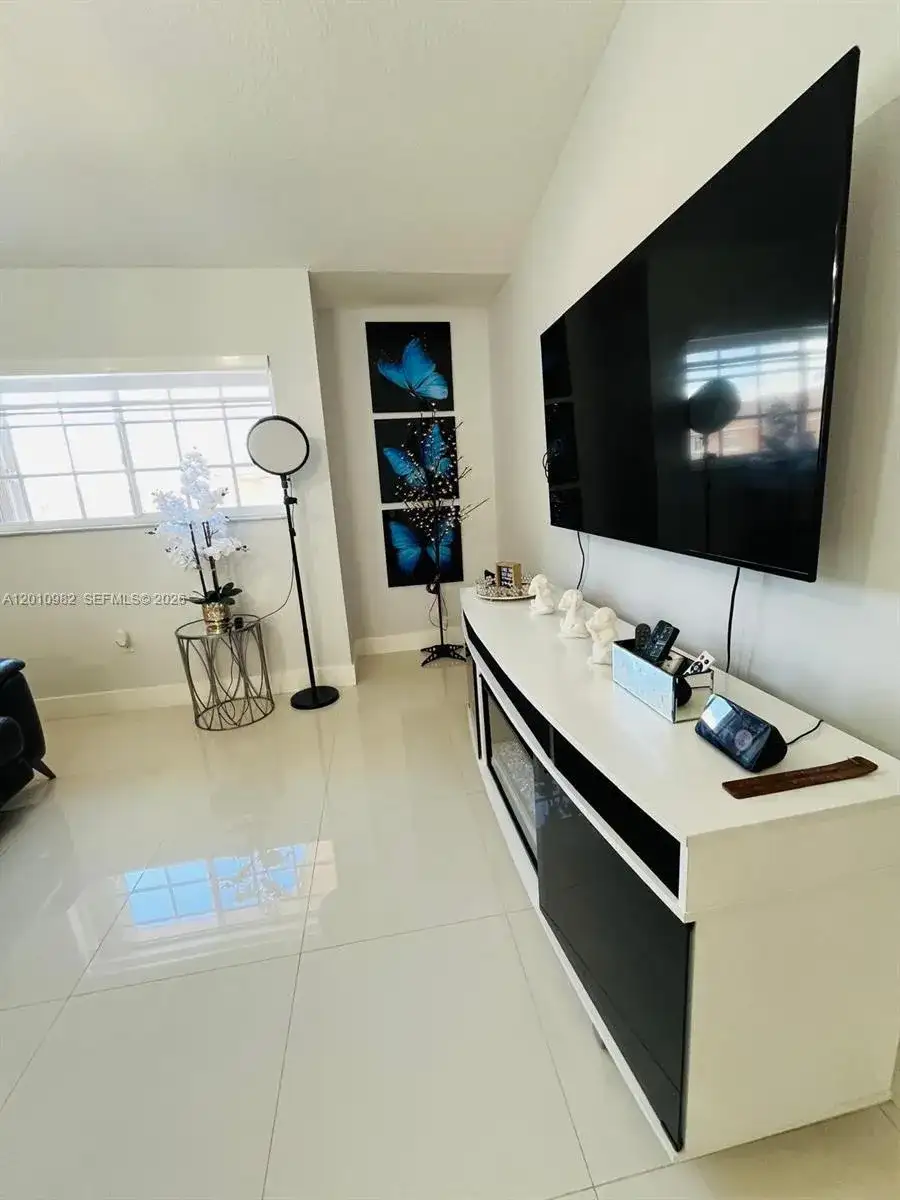 7817 W 36th Ave # 204, Hialeah FL 33018 photo 3