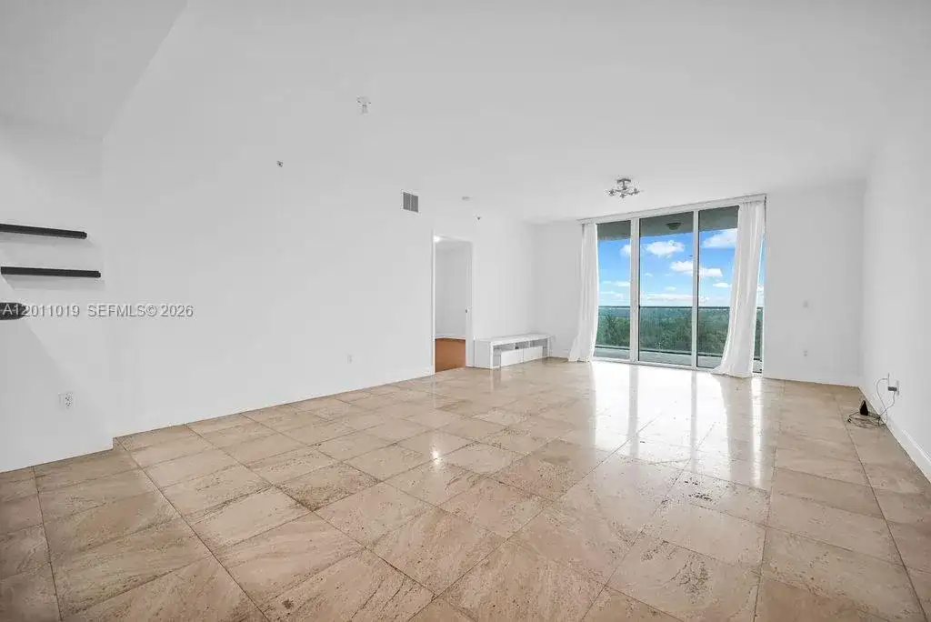 15051 Royal Oaks Ln # 1605, North Miami FL 33181 photo 4
