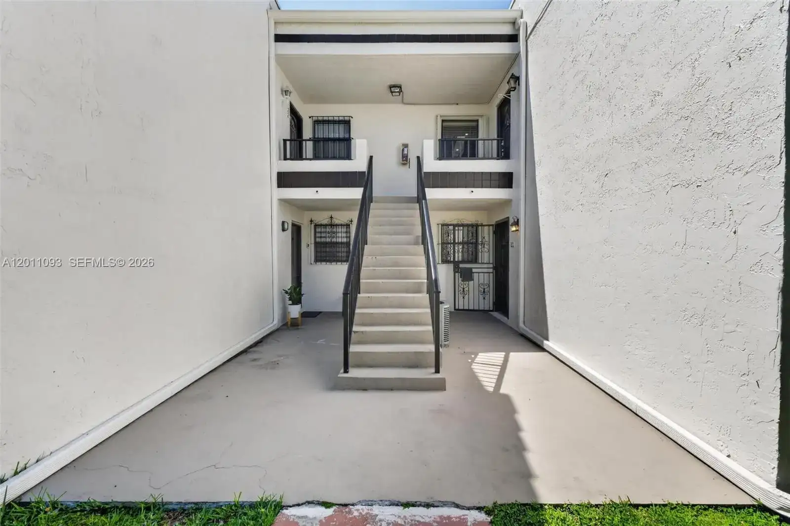 10845 NW 7th St # 21, Miami FL 33172 photo 2