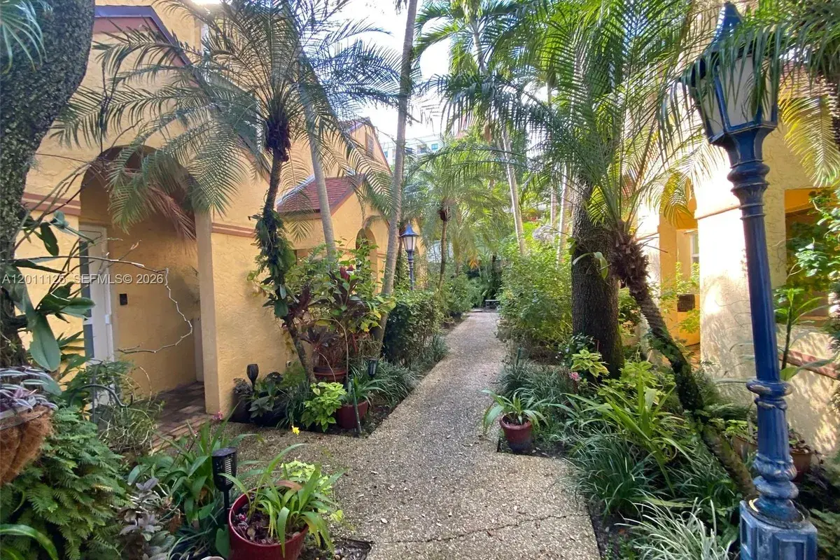 101 NE 8th Ave # 3, Fort Lauderdale FL 33301