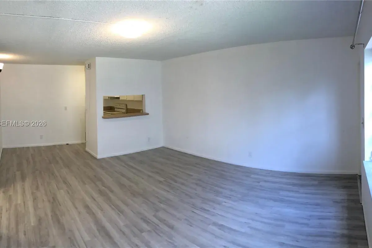 1027 Twin Lakes Dr # B, Coral Springs FL 33071