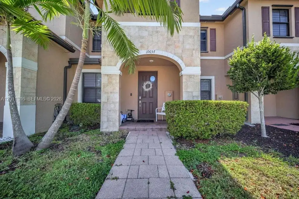 10657 W 32nd Ln, Miami Lakes FL 33018 photo 2