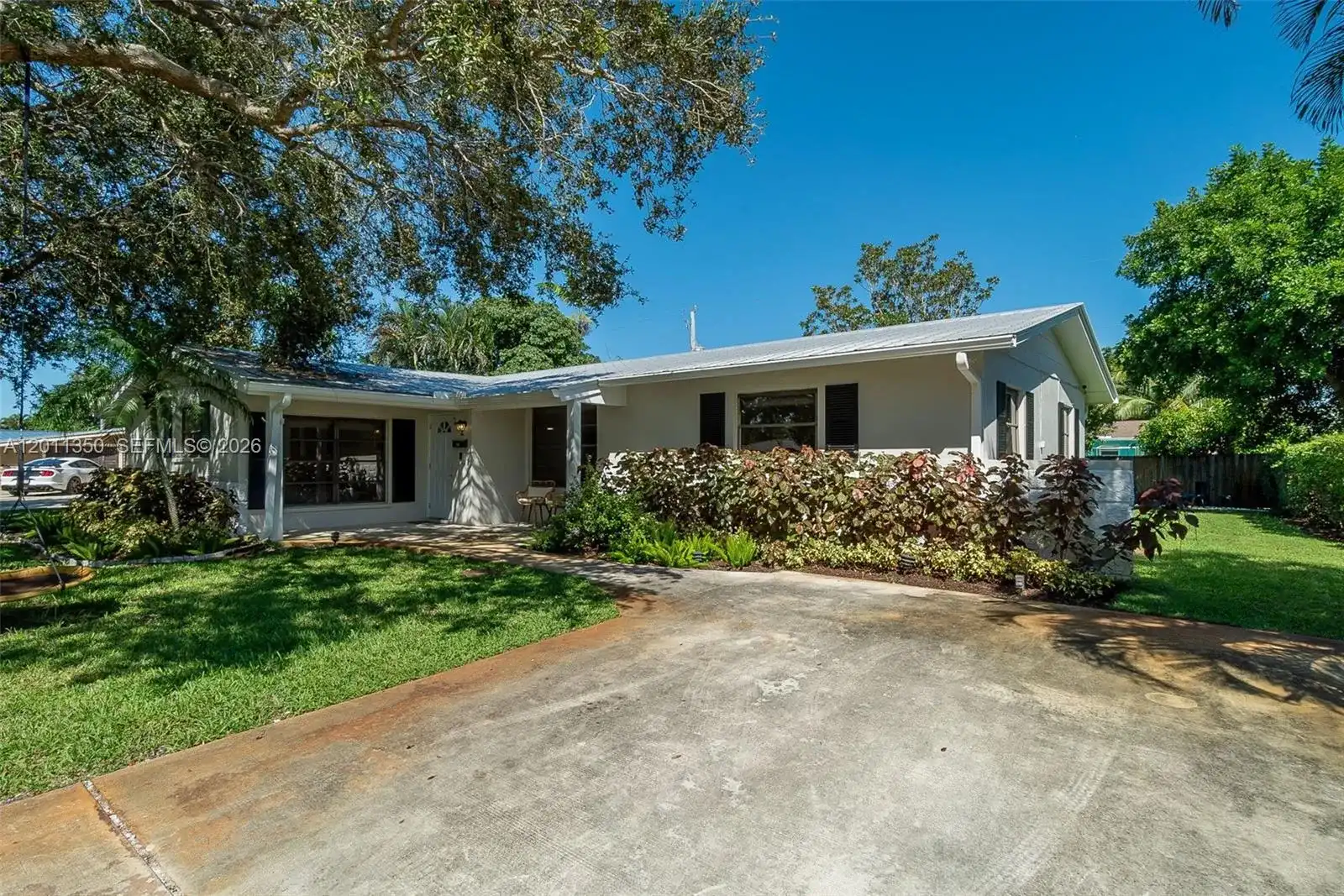 712 Tradewind Dr, North Palm Beach FL 33408