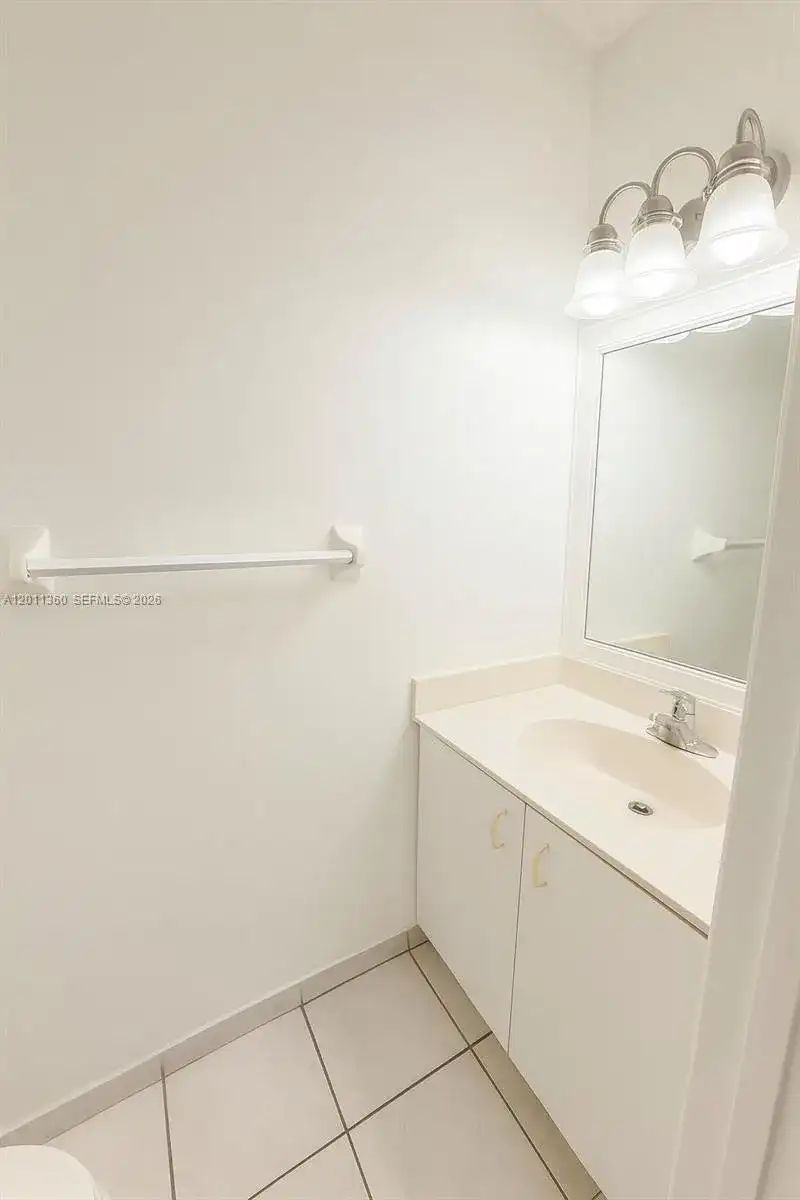 8170 NW 10th St # 2, Miami FL 33126 photo 4