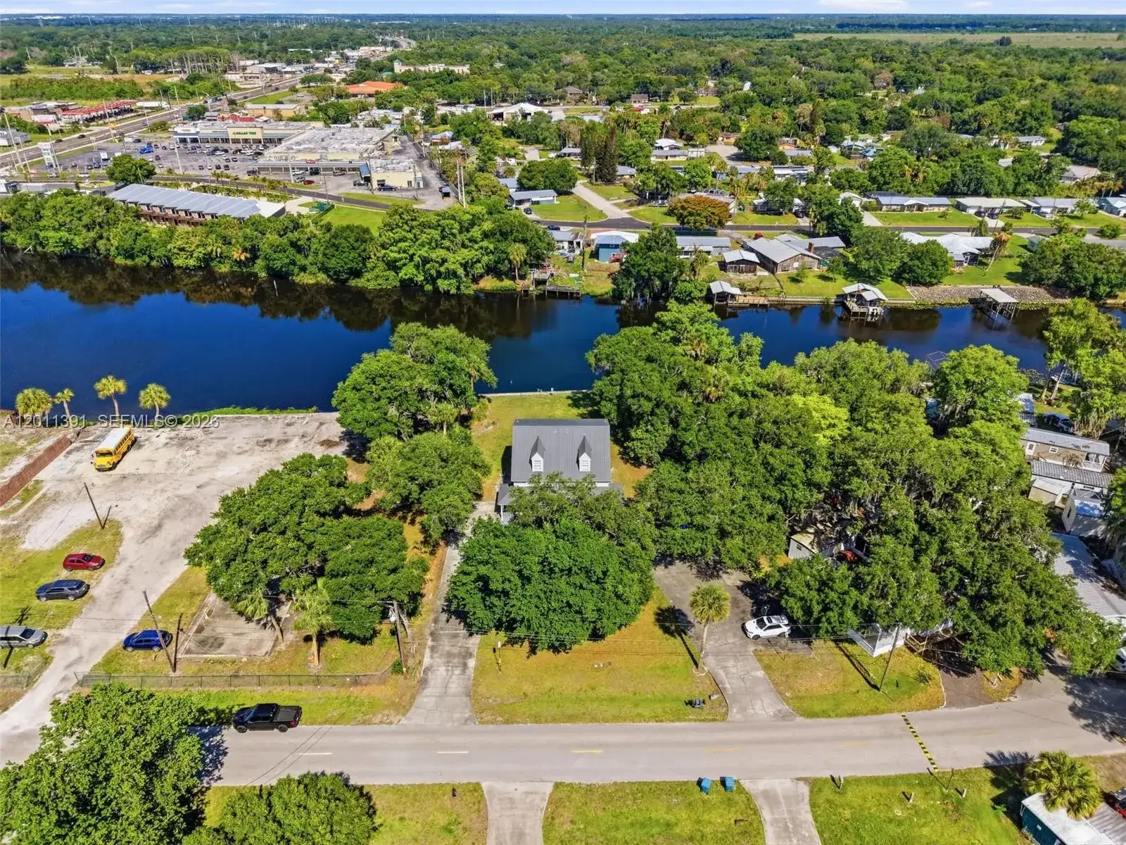 207 SE 6TH Avenue, Okeechobee FL 34974 photo 2