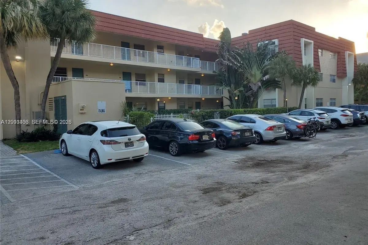 1300 Moffett St # 107, Hallandale Beach FL 33009