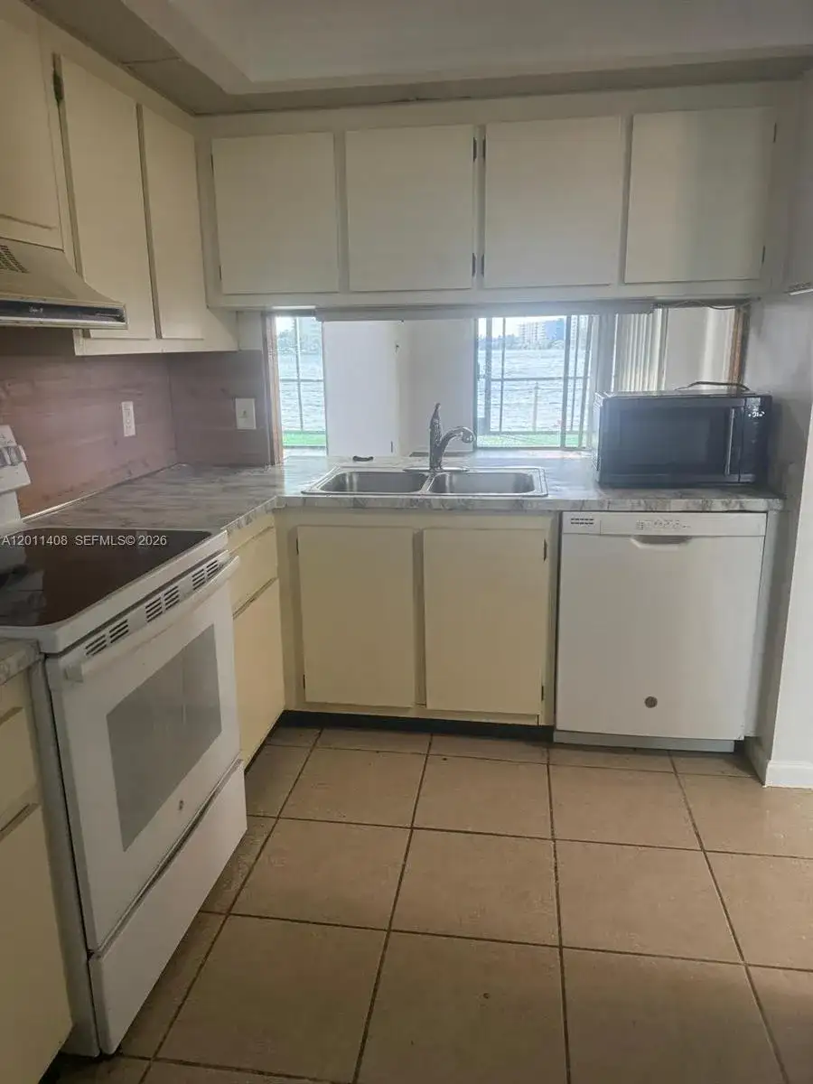 109 Lake Emerald Dr # 102, Oakland Park FL 33309 photo 4