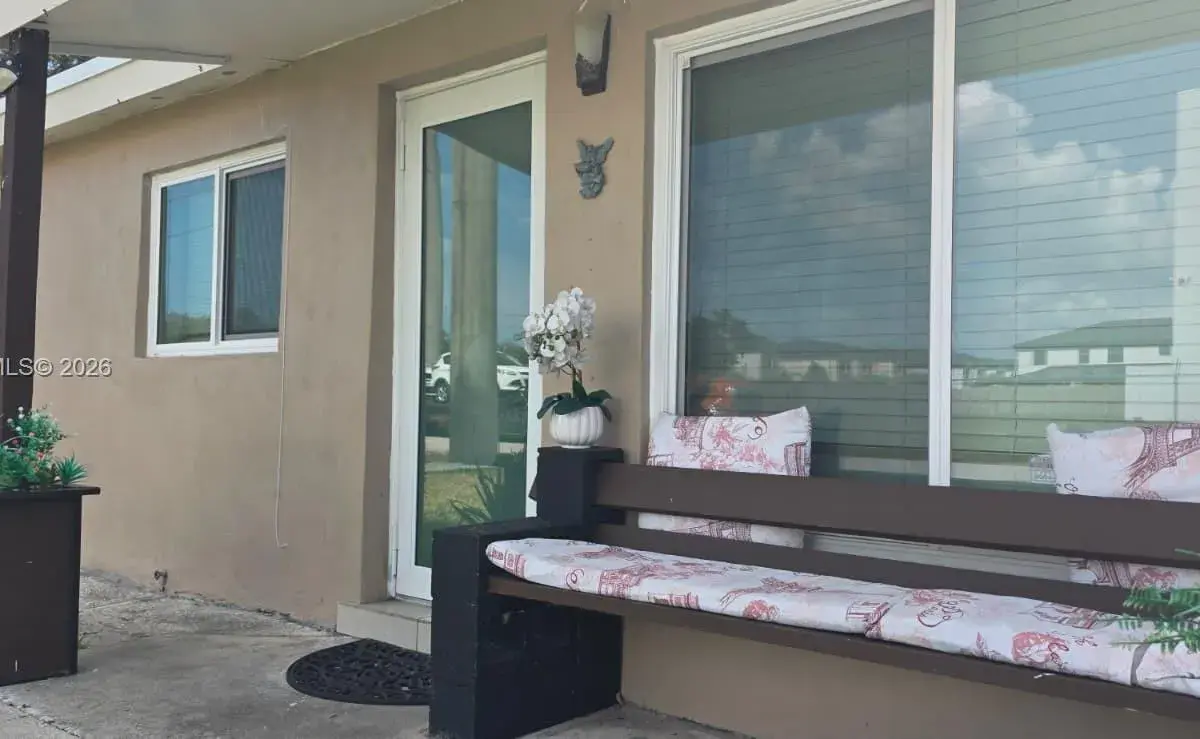 5900 Atlanta St, Hollywood FL 33021