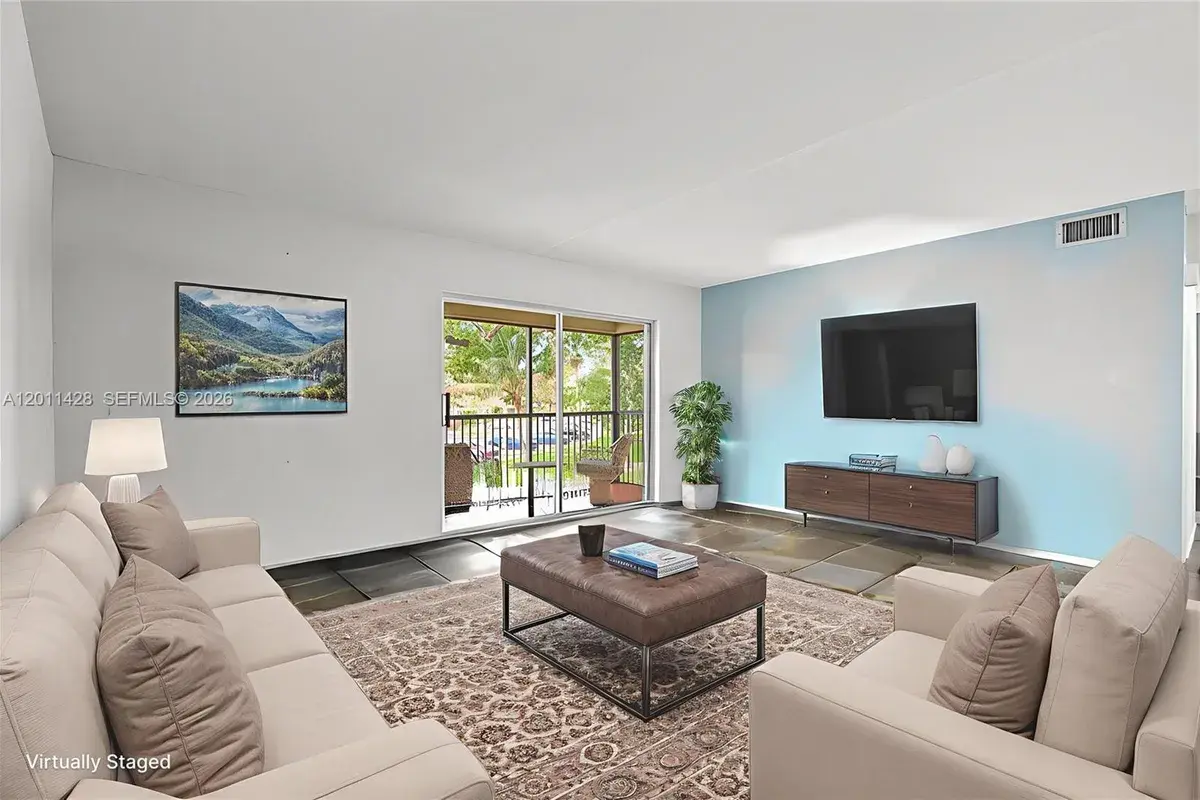 3083 N Oakland Forest Dr # 206, Oakland Park FL 33309