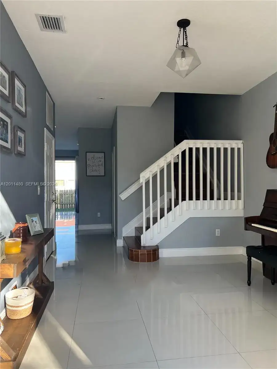 639 NE 21st Ave, Homestead FL 33033 photo 2