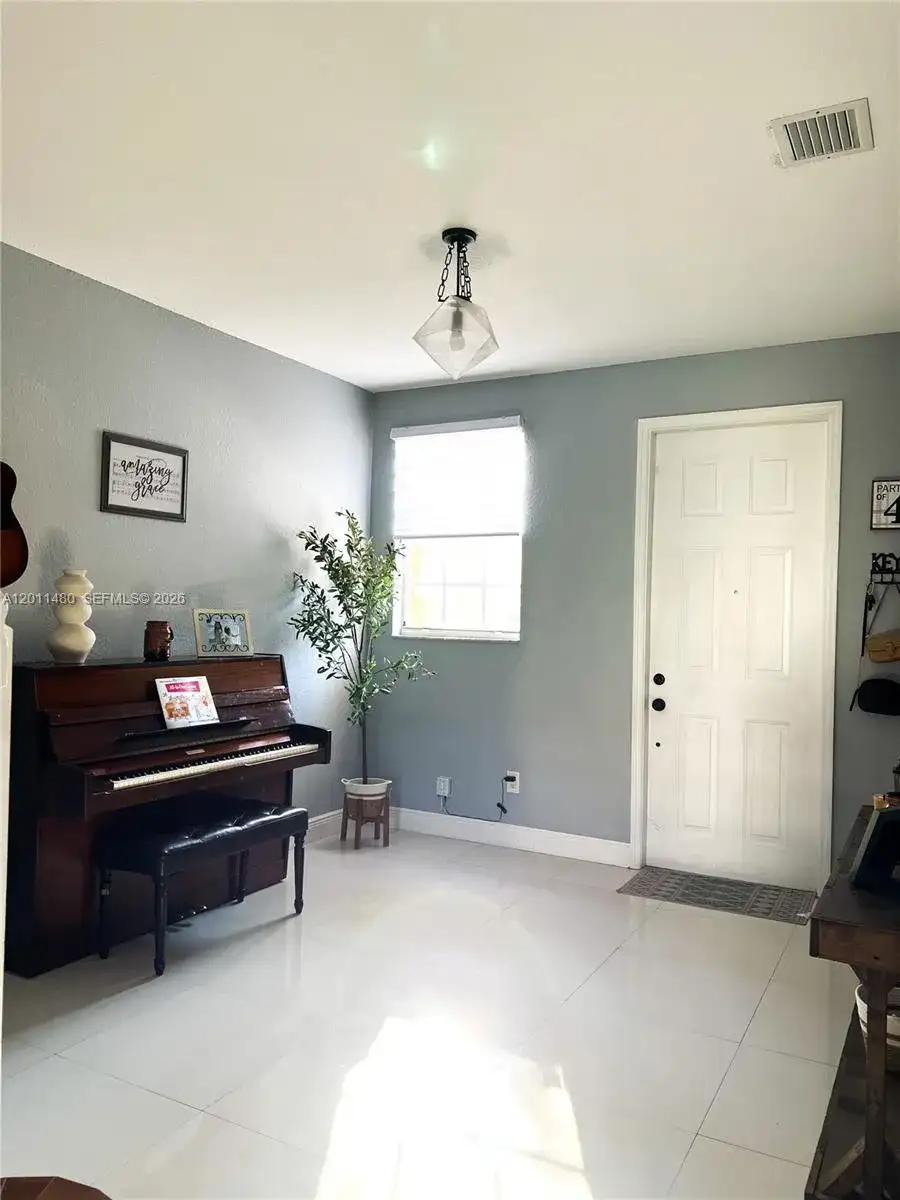 639 NE 21st Ave, Homestead FL 33033 photo 3