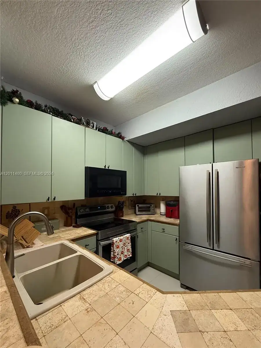 639 NE 21st Ave, Homestead FL 33033 photo 4