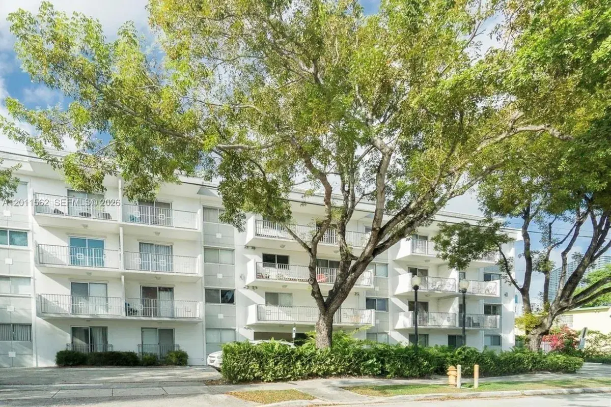 445 SW 11th St # 107, Miami FL 33130