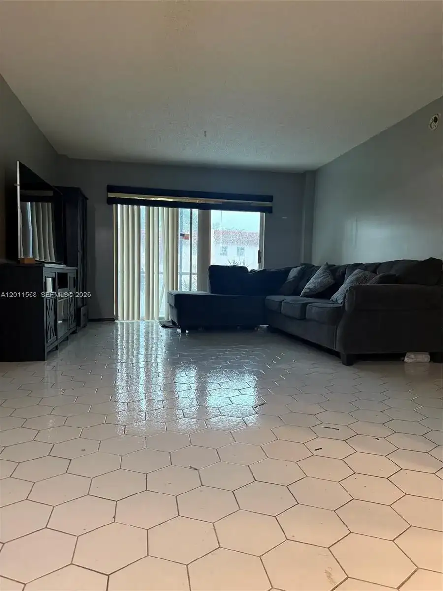 4176 Inverrary Dr # 103, Lauderhill FL 33319 photo 2