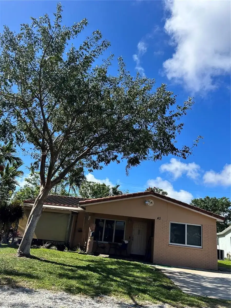 40 SE 8th St, Dania Beach FL 33004