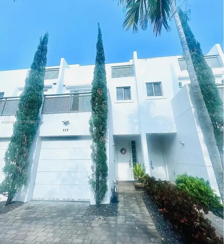 822 NE 19th Ave, Fort Lauderdale FL 33304