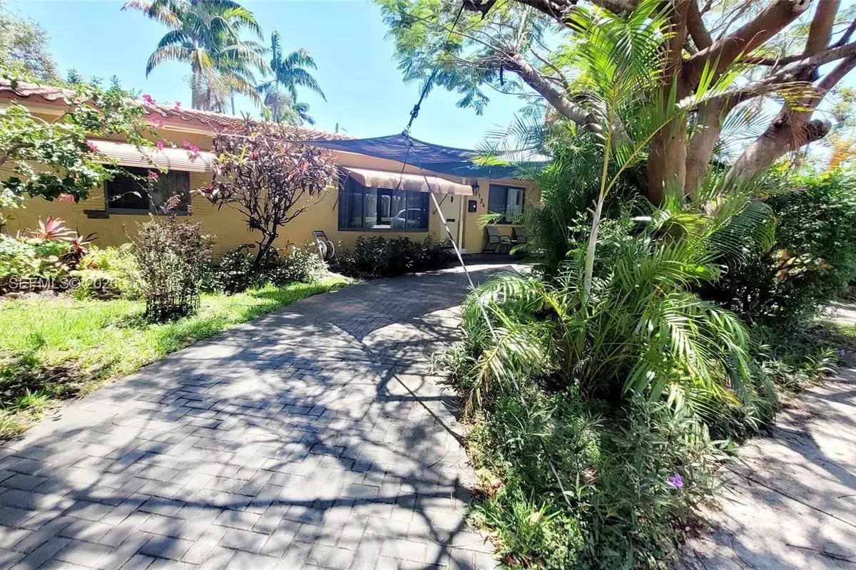 1124 NE 7th St, Hallandale Beach FL 33009