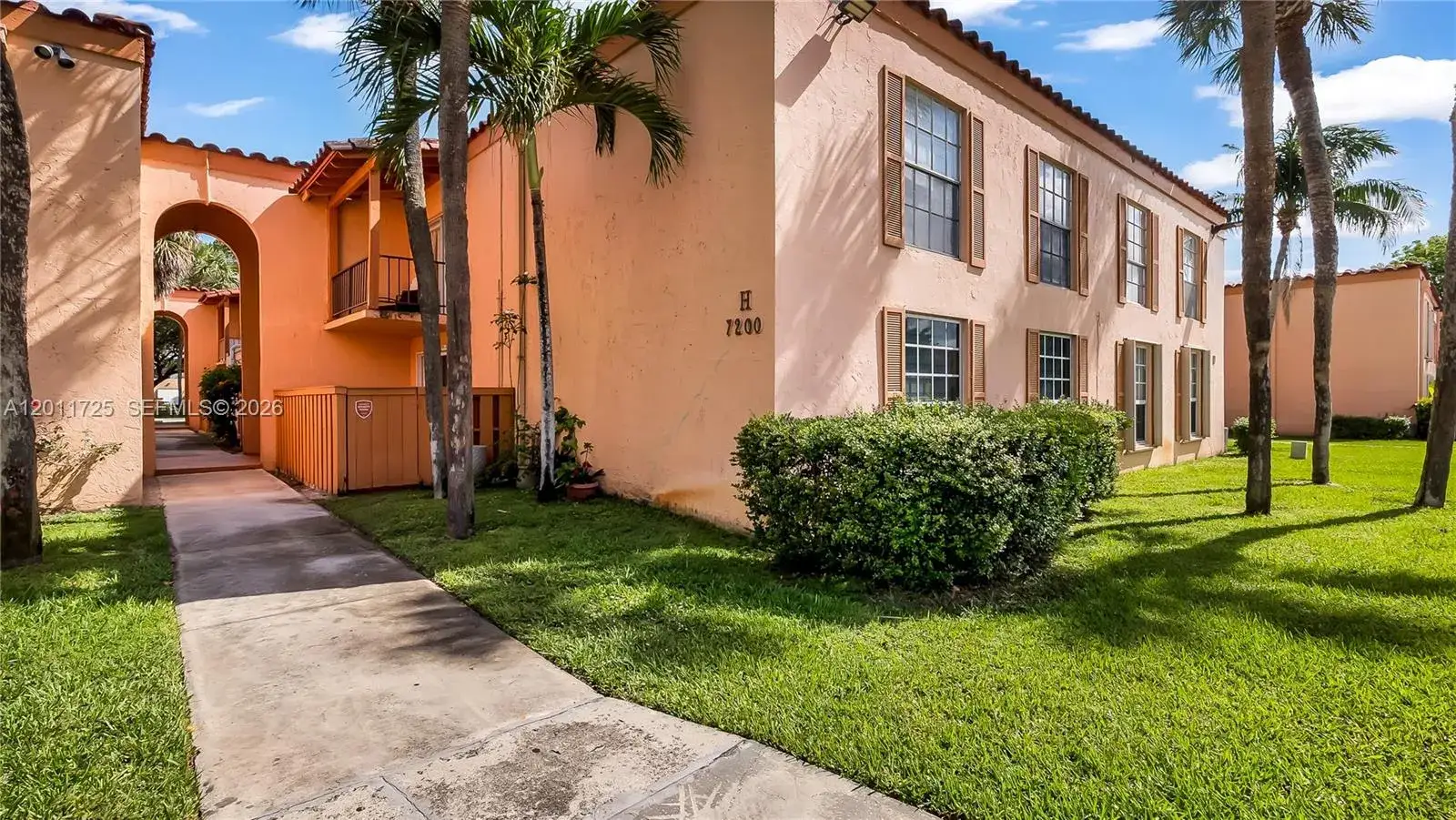 7200 Fairway Dr # H12, Miami Lakes FL 33014