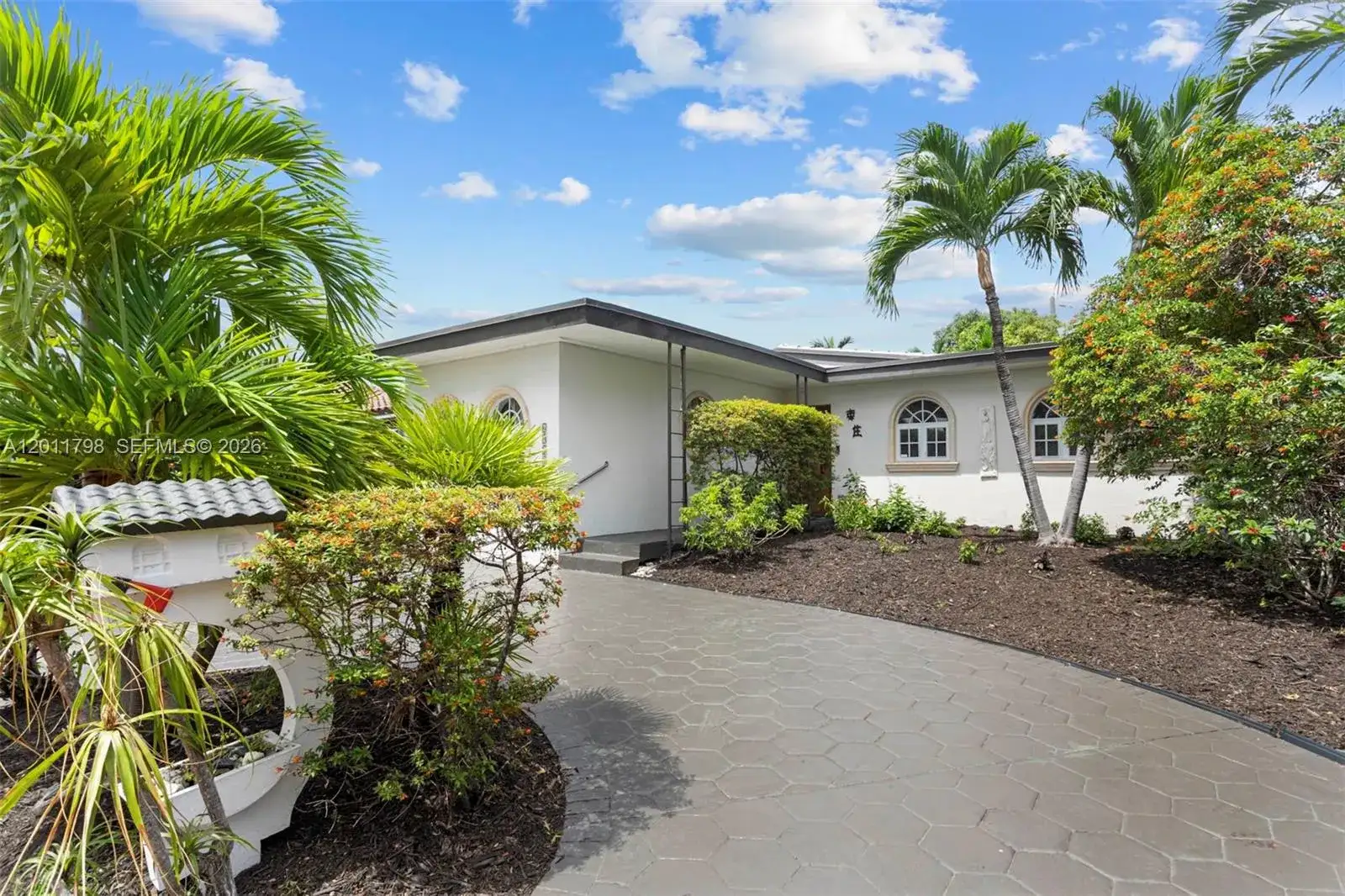 6921 Trouville Esplanade, Miami Beach FL 33141 photo 2