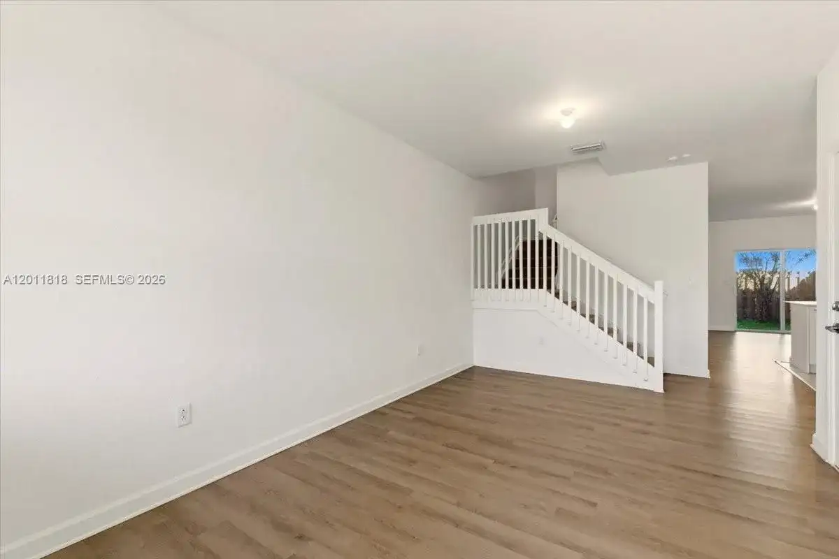 12865 NW 24th Ave, Miami FL 33167 photo 2