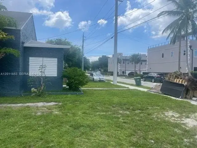 1041 NE 35th St, Oakland Park FL 33334 photo 2