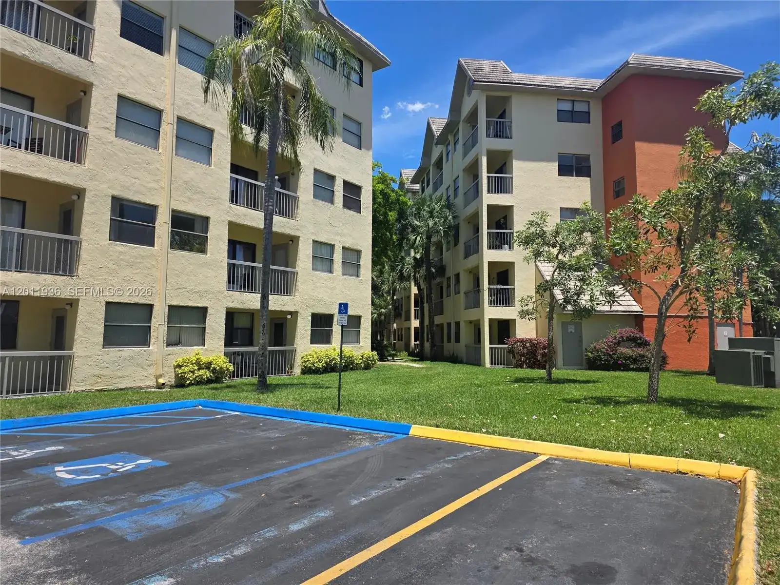 8180 Geneva Ct # 322, Doral FL 33166 photo 3