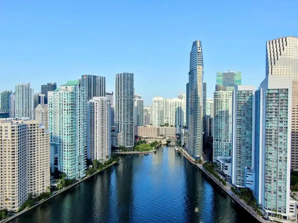 325 S Biscayne Blvd # 3517, Miami FL 33131 photo 3