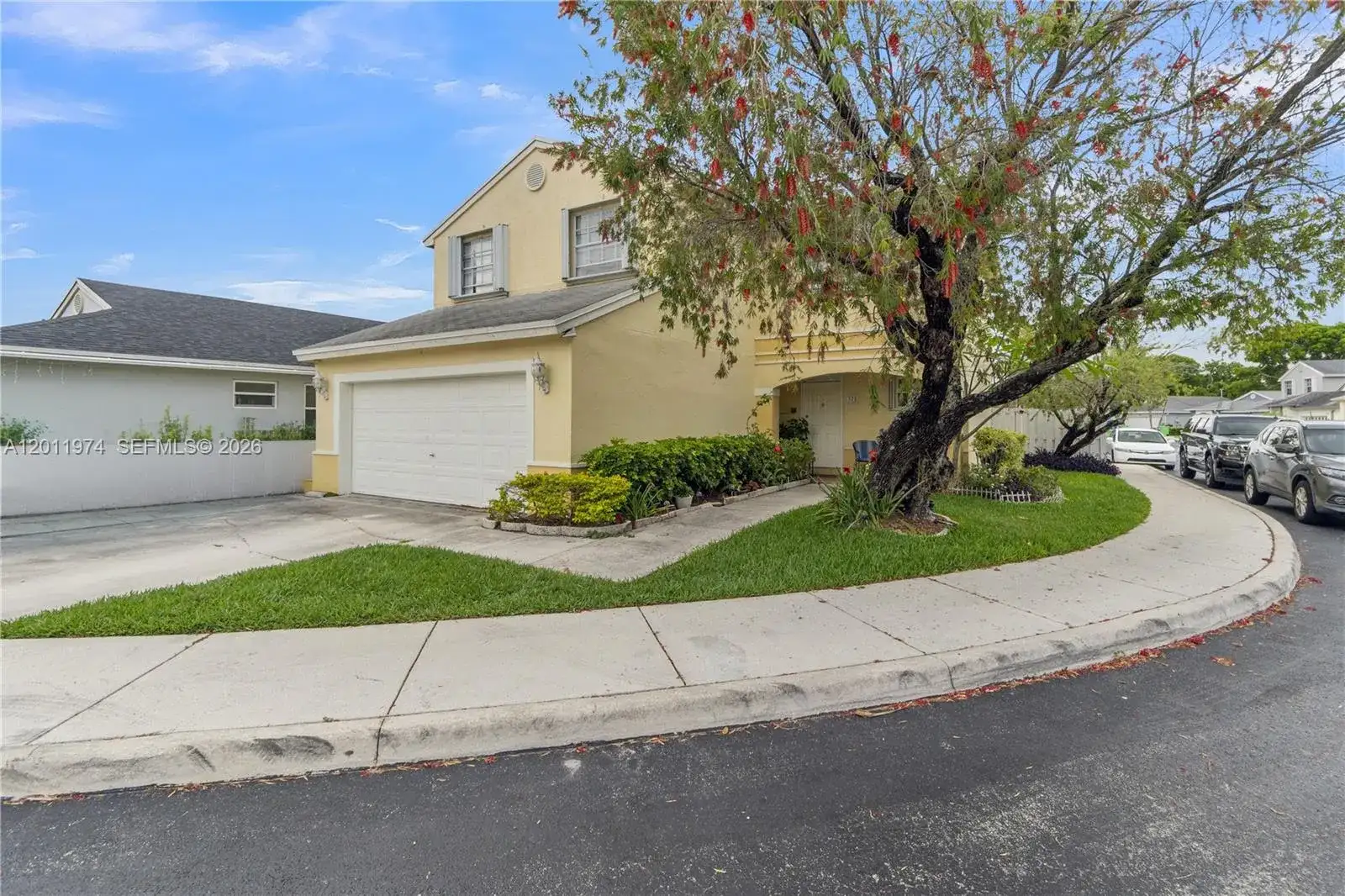 375 W Riverbend Dr, Sunrise FL 33326 photo 2