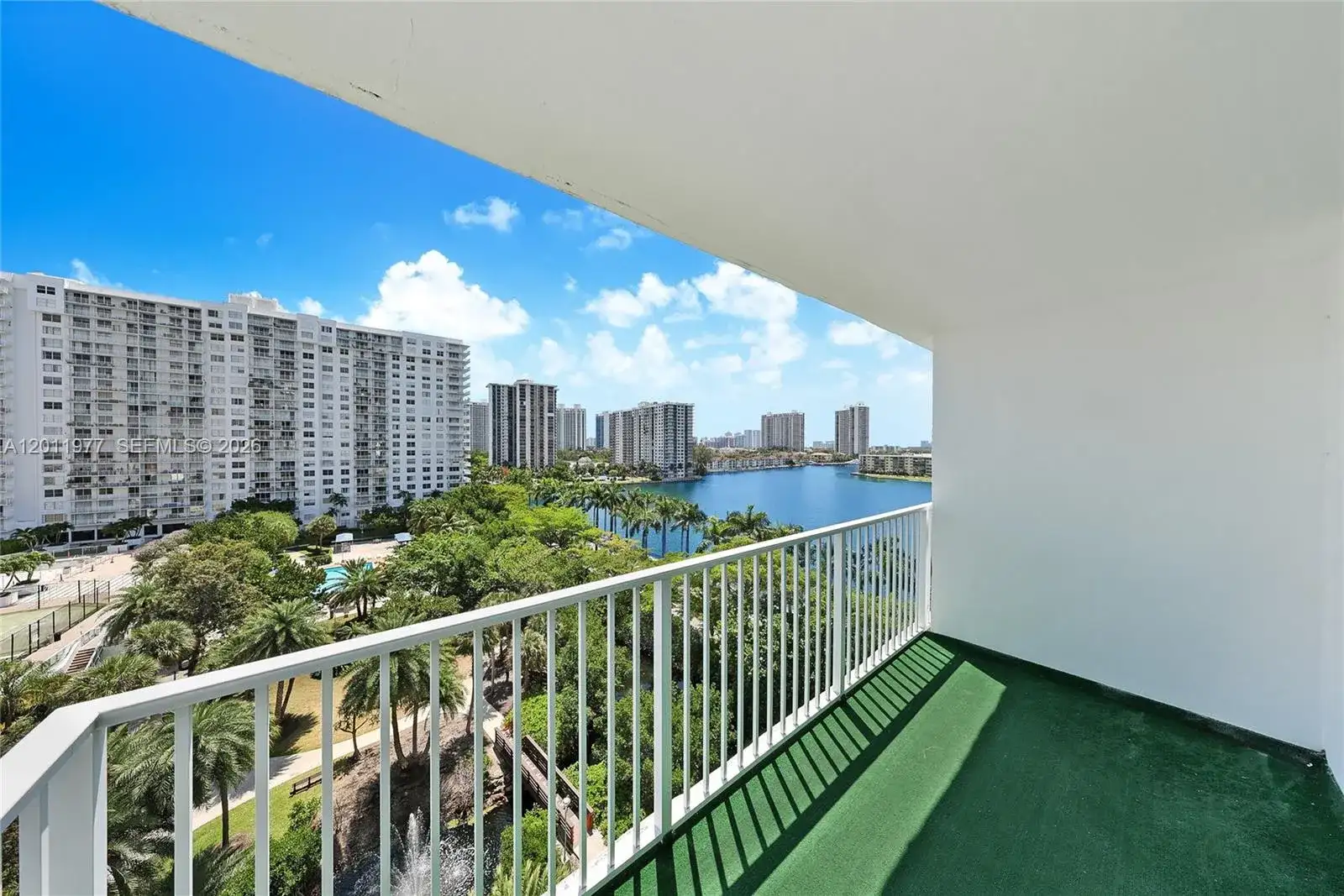 2801 NE 183rd St # 912W, Aventura FL 33160 photo 2