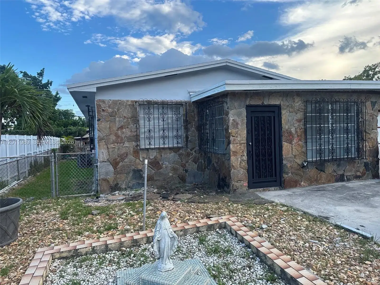 640 E 55th St, Hialeah FL 33013 photo 2