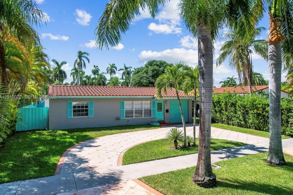906 NE 4th St, Hallandale Beach FL 33009