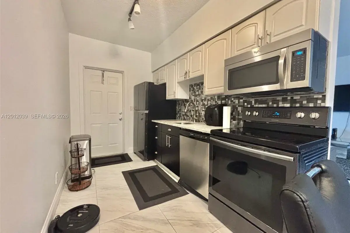 2200 S Ocean Dr # N109, Hollywood FL 33019