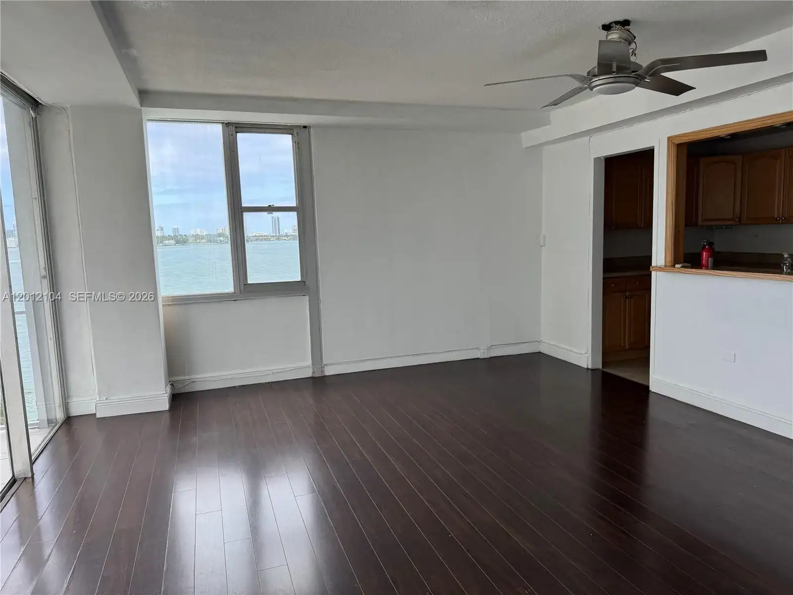 7545 E Treasure Dr # 5G, North Bay Village FL 33141 photo 4
