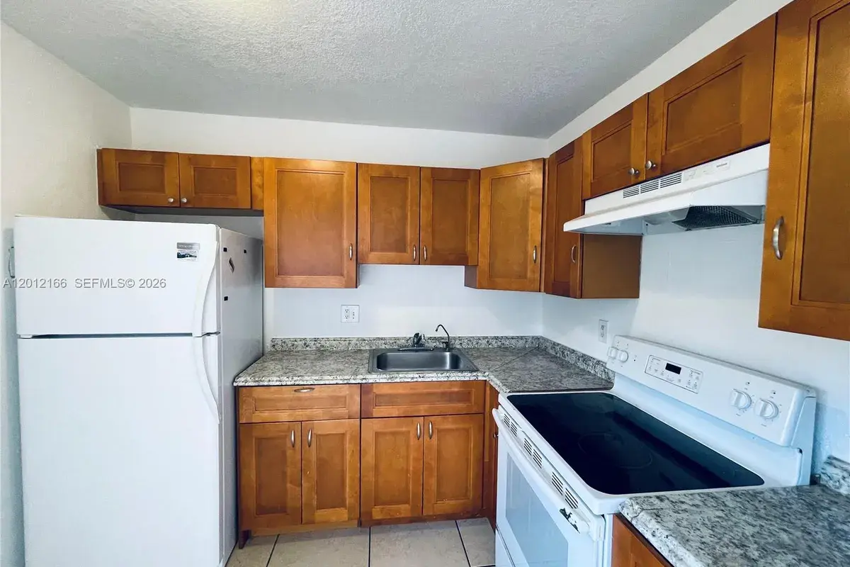825 NW 46th Ave # 825, Plantation FL 33317