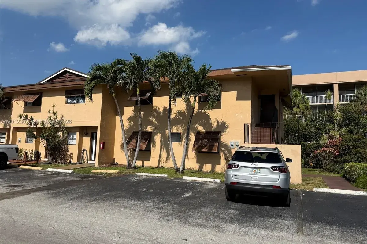 6850 NW 173rd Dr # 109, Hialeah FL 33015