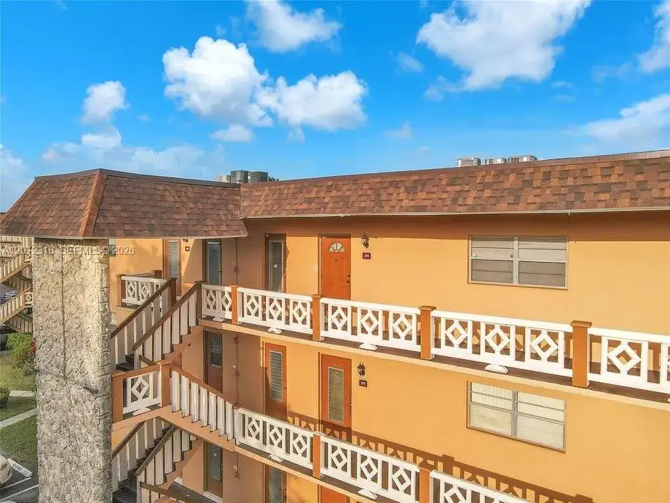 5031 W Oakland Park Blvd # 204, Lauderdale Lakes FL 33313